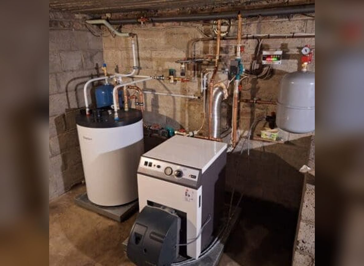 ACV-vloerketel met sanitaire boiler in de stookruimte — plaatsing door SVO Techniek